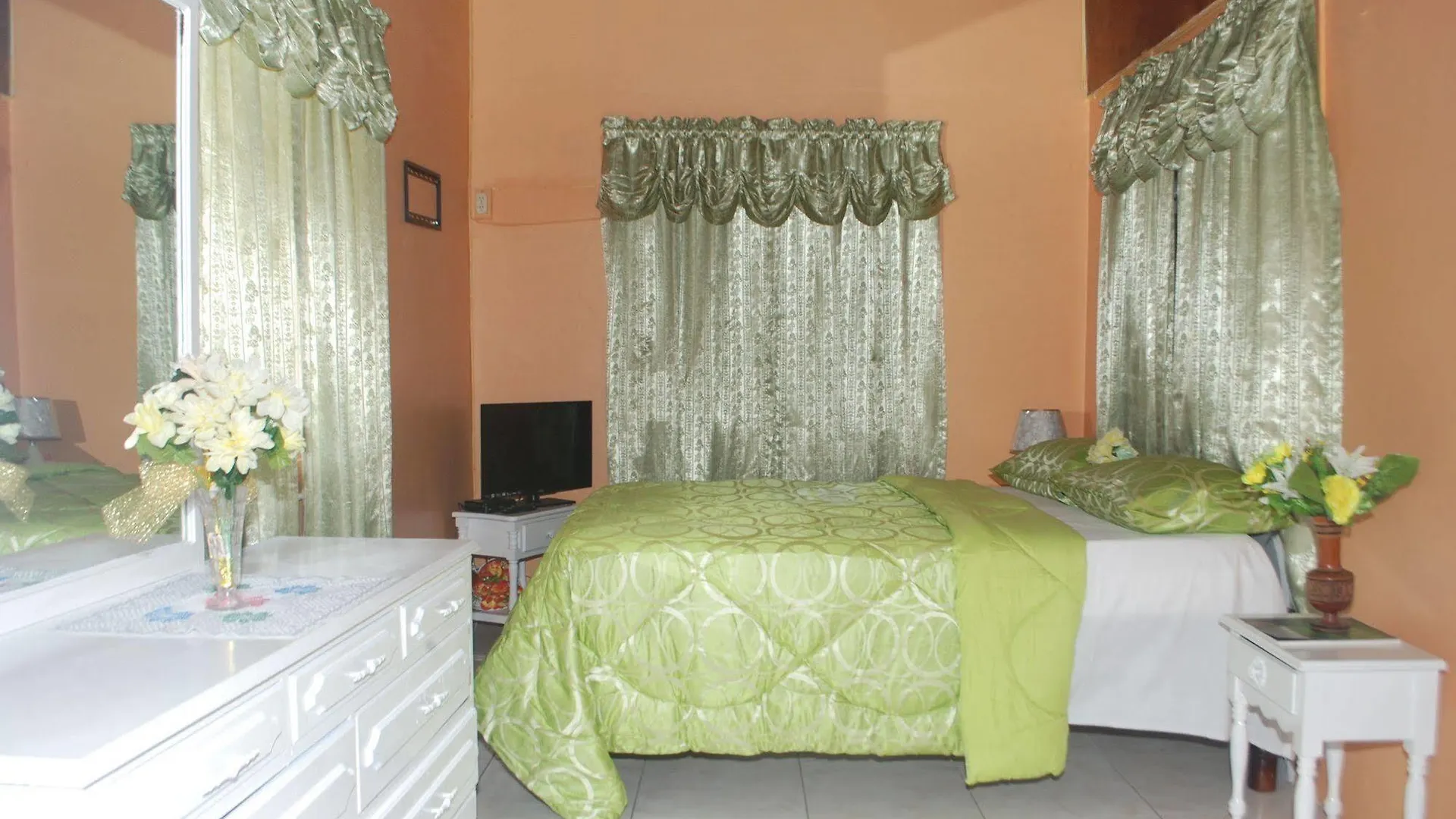 Enchanted Villas Inn